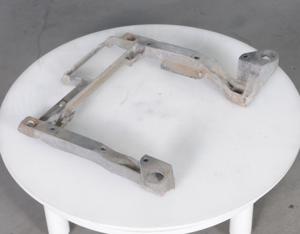 [5632712-001] SUPPORT-RACK,CAST
