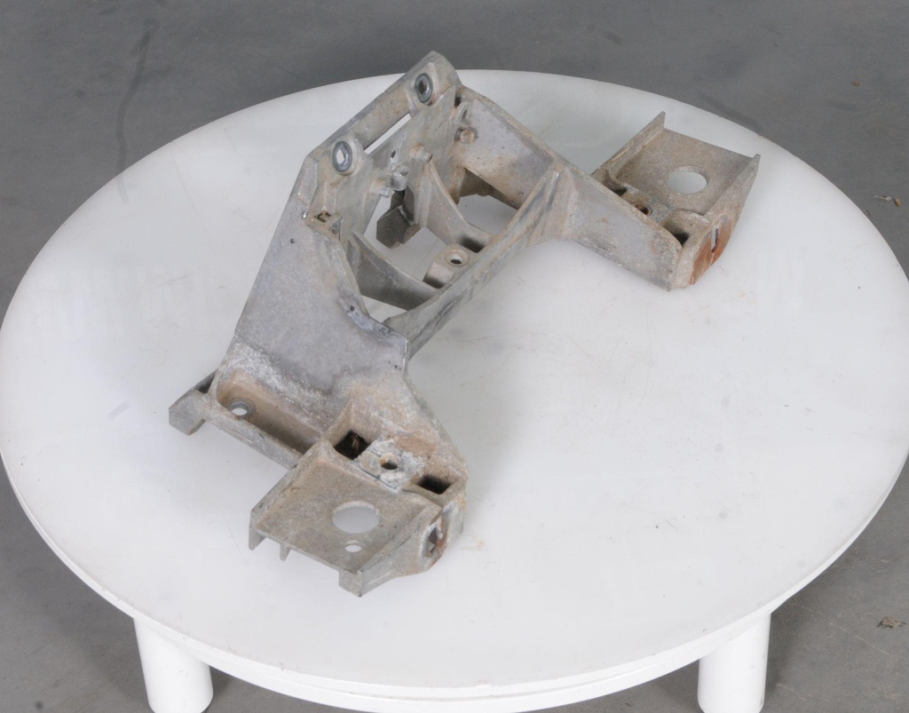 [5633041-001] CAST BULKHEAD