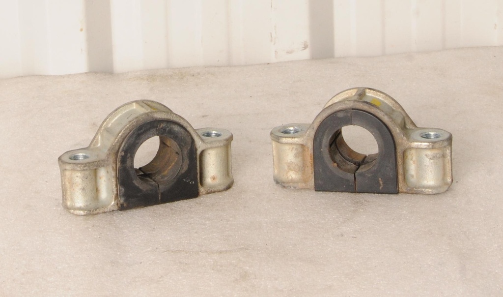 [5633408-001] bracket cap, sway bar, 1.25 in