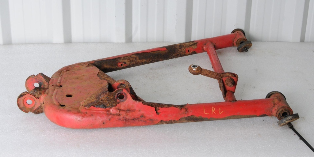 [1504-047-001] A-ARM,REAR-LWR-LH-ASSY-VIB RED (inc. 15-17 and 19)