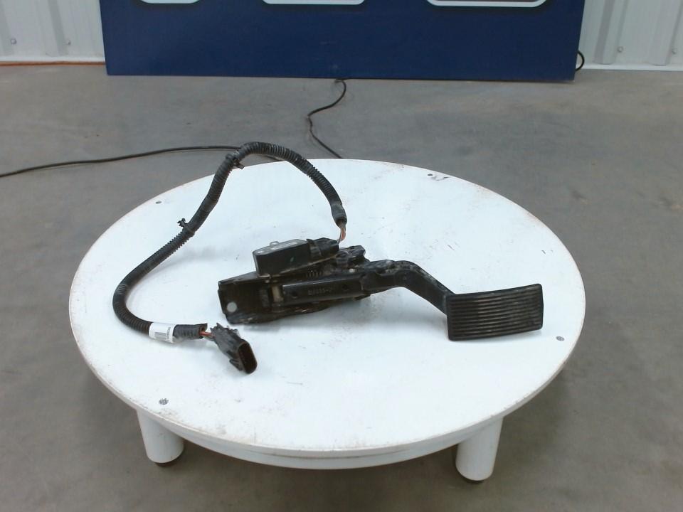 throttle pedal
