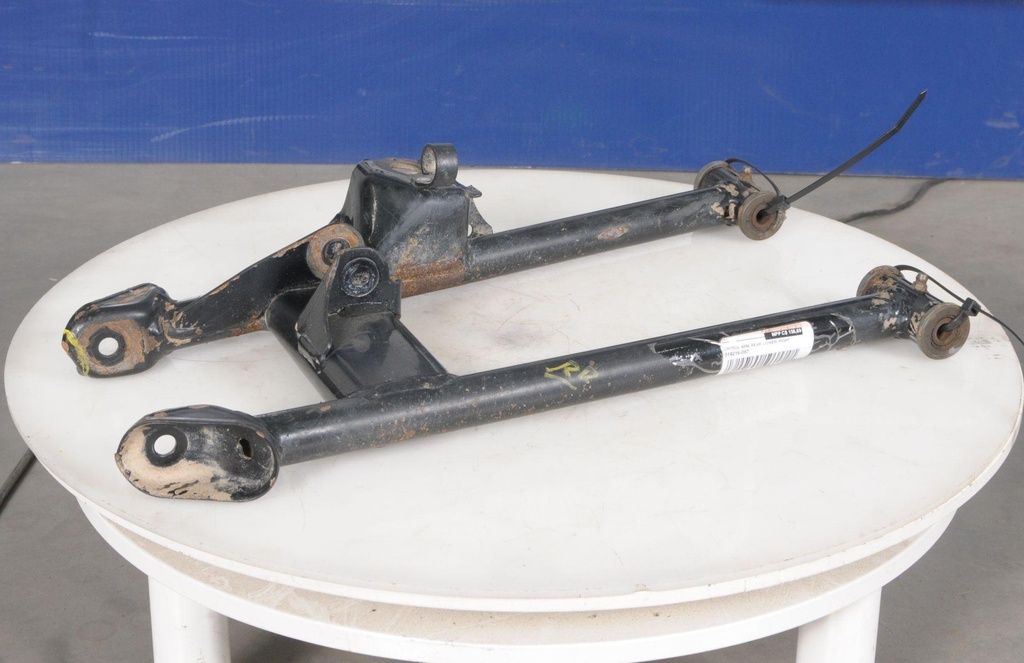 [1018216-067-001] CONTROL ARM, REAR, LOWER, RIGHT