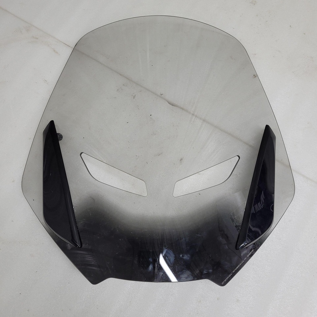 [708400409-001] Smoked Windshield, 75% Light Trans.