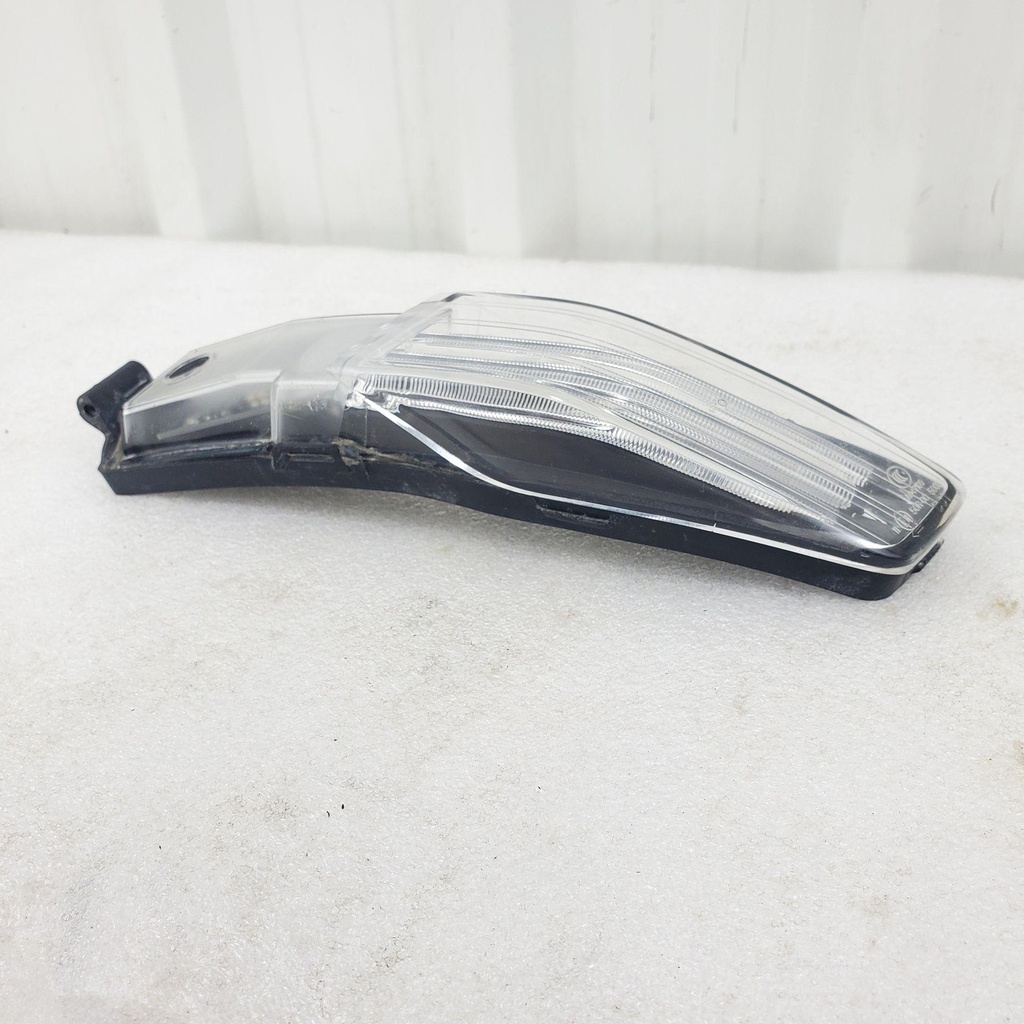 [710007009-001] rh front position light