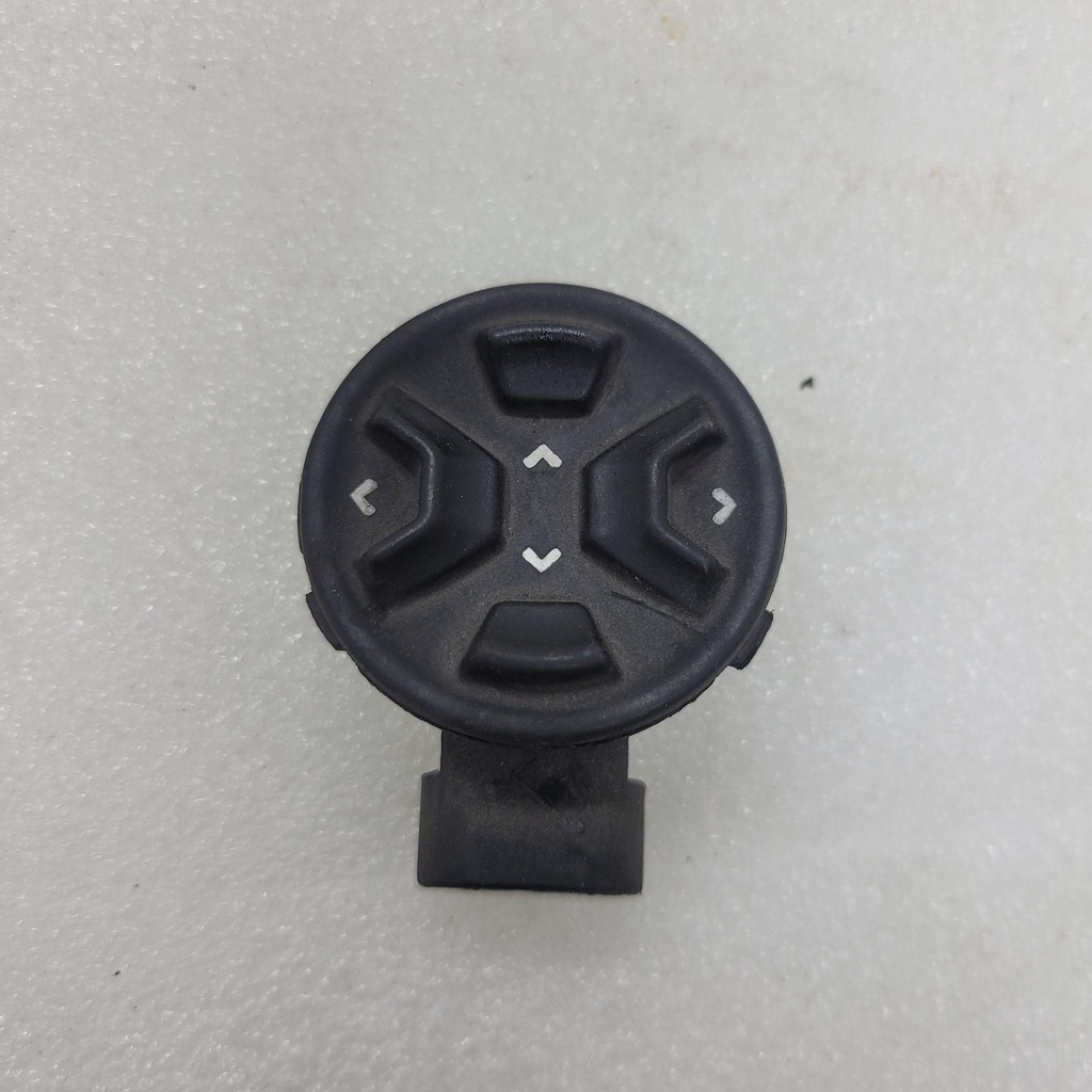 [710006797-001] RH Passenger Radio Keypad