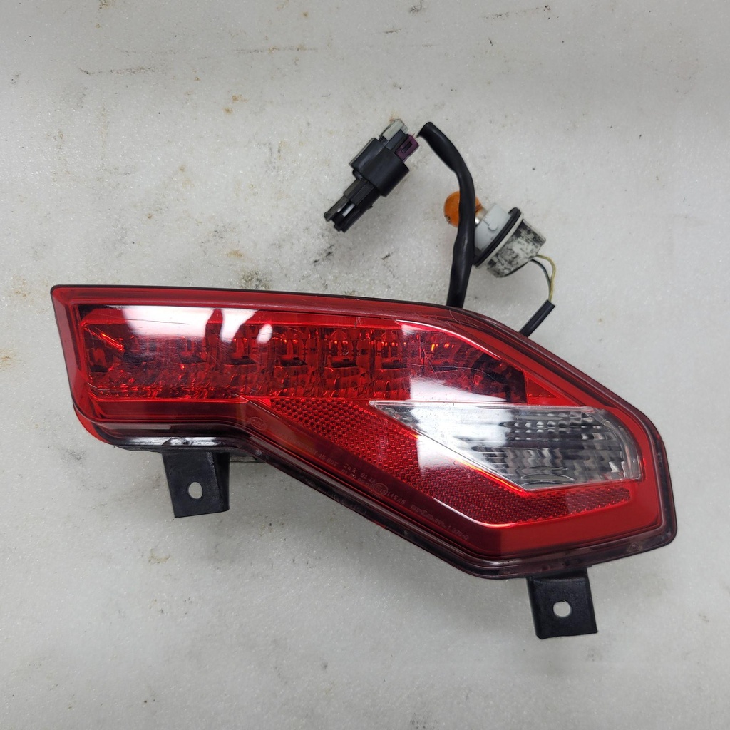 [710007004-001] RH Tail Light