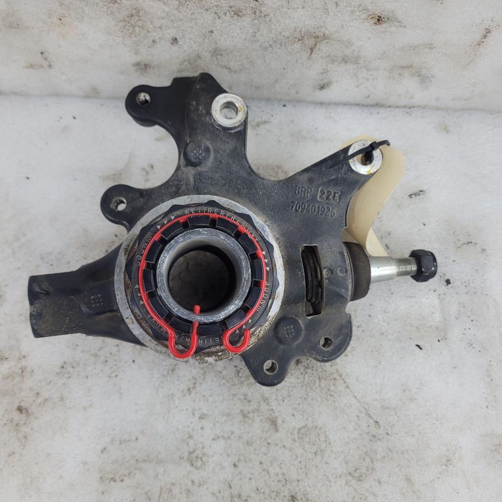 [706204735-001] rh front wheel axle