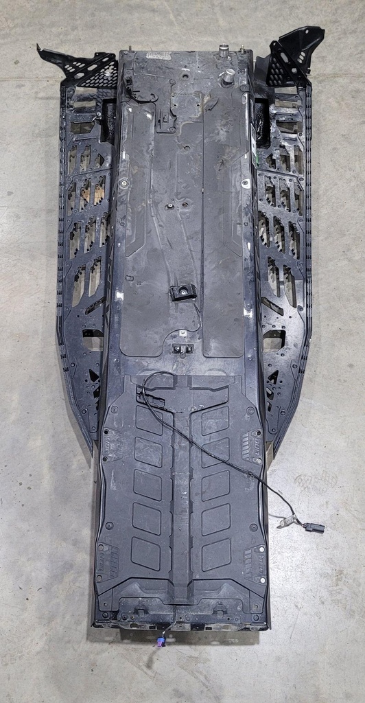 [415130327-001] Chassis Tunnel 137" Deep Black