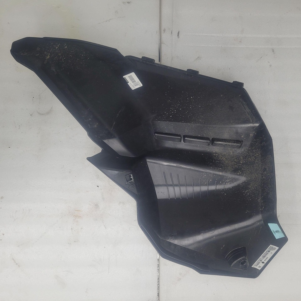 deep black, rh panel