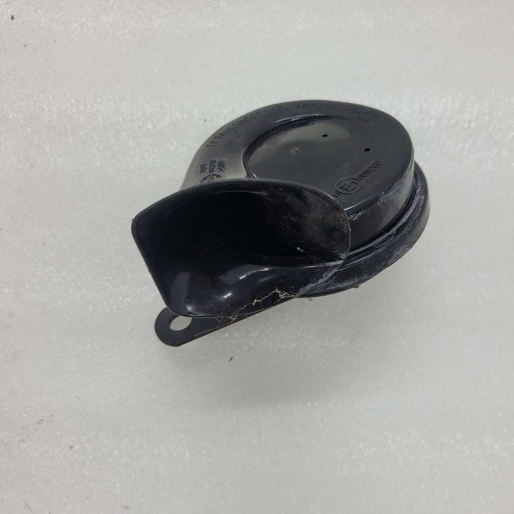 [710004940-001] Horn