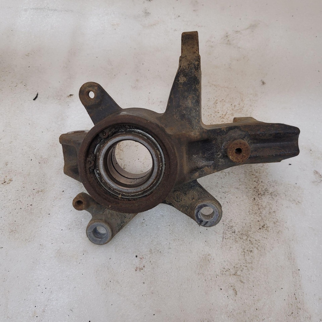 [CF00463] right hand steering knuckle (CF00463)
