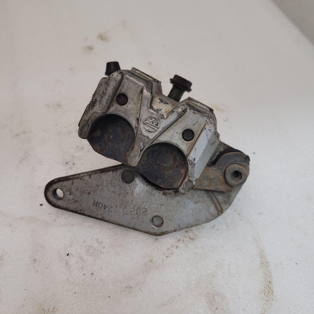 [CF00328] LEFT CALIPER, FRONT BRAKE (CF00328)