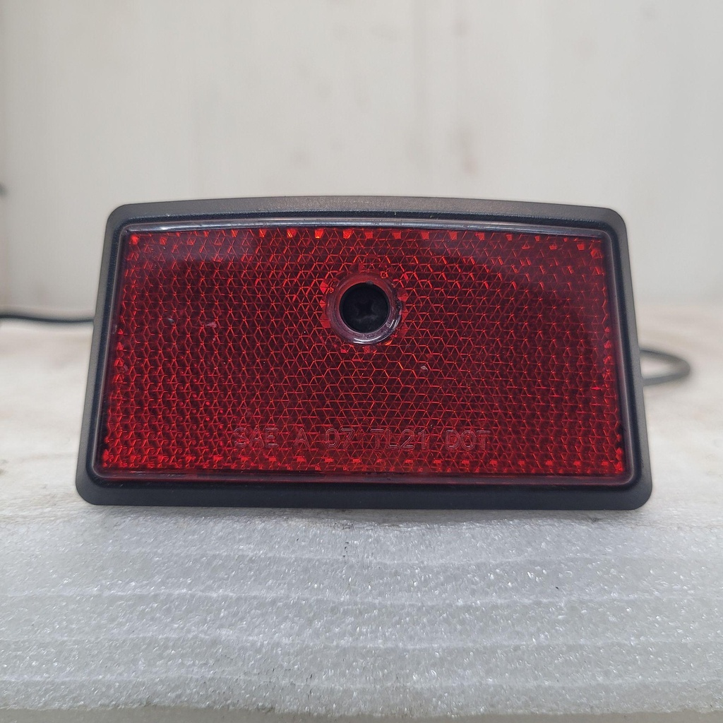 [710003319-001] reverse light model-australie