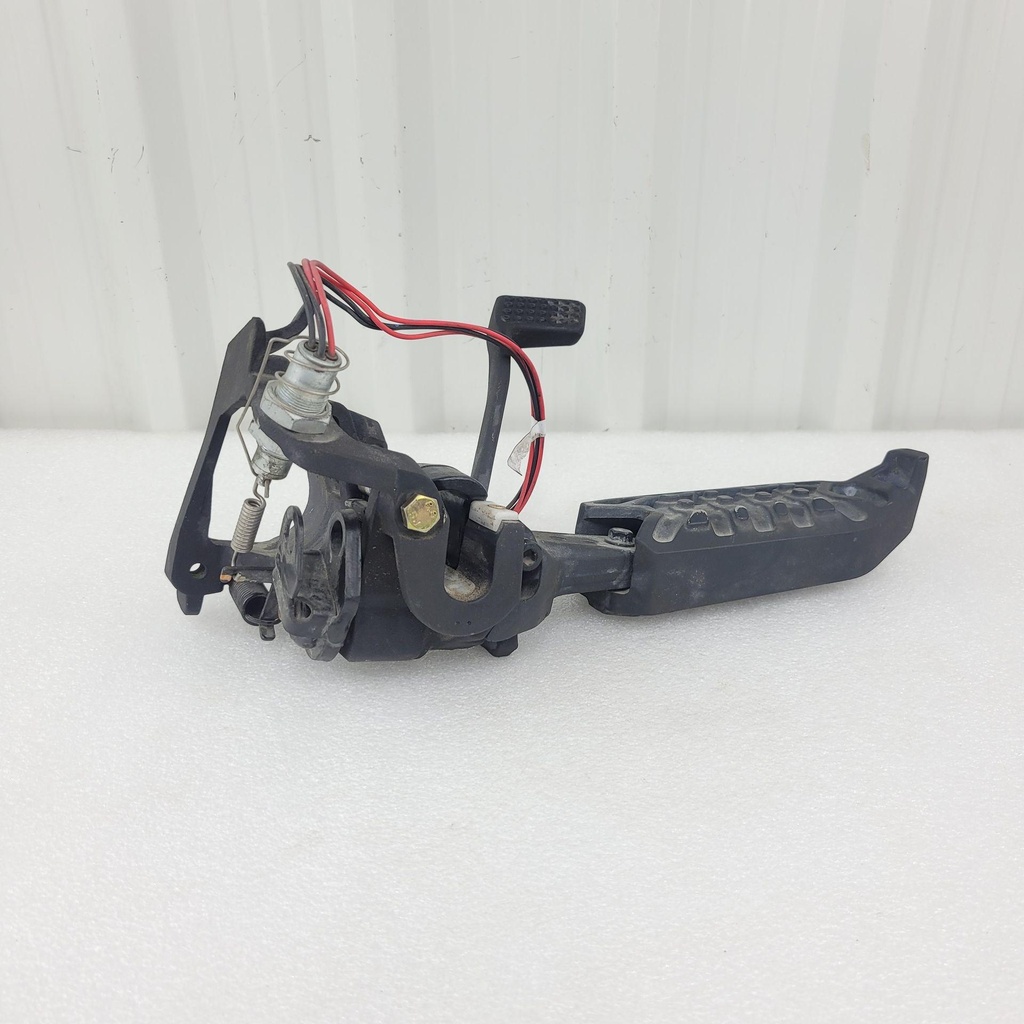 [705016550-001] deep black, rh footrest
