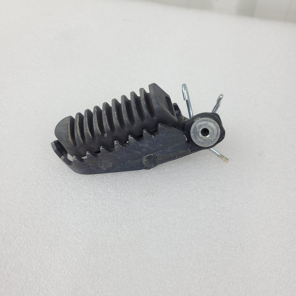 [43550-29E01-001] footrest fr r