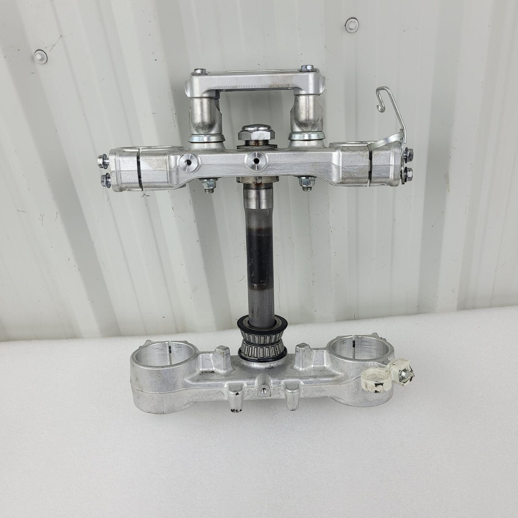 [51410-29F71-001] bracket fr fork under