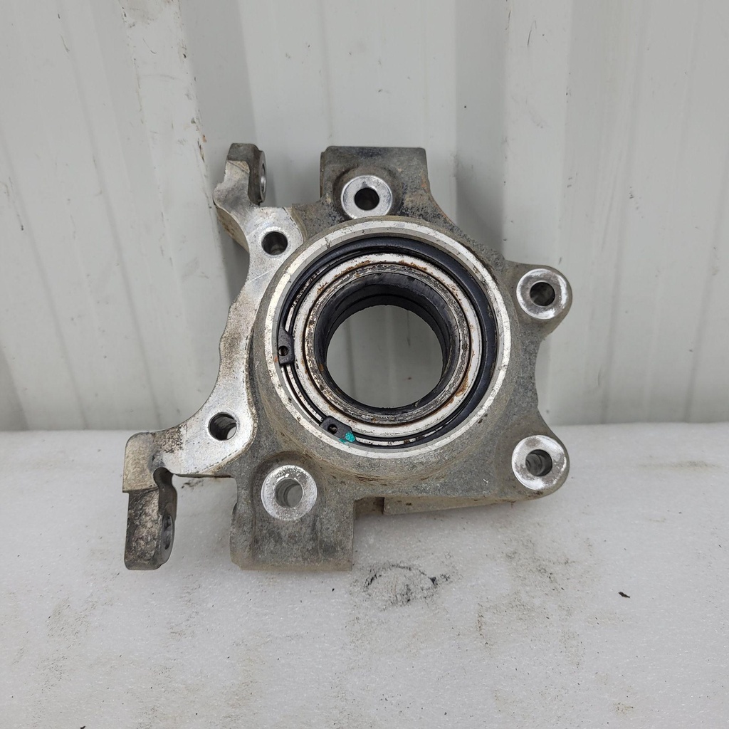 wheel bearing carrier, right