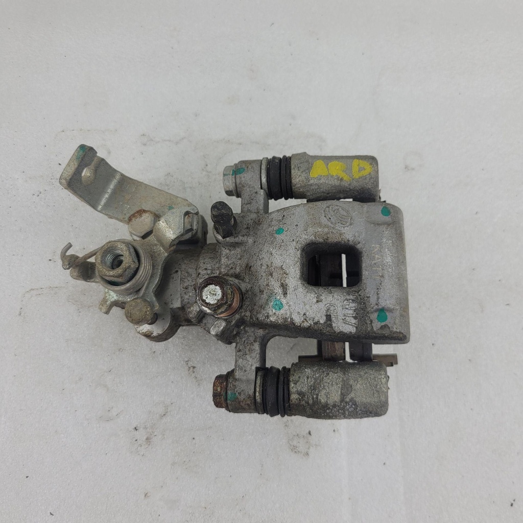(new ref. 9dsv-081060-b000) rear brake caliper, rh sintered pad