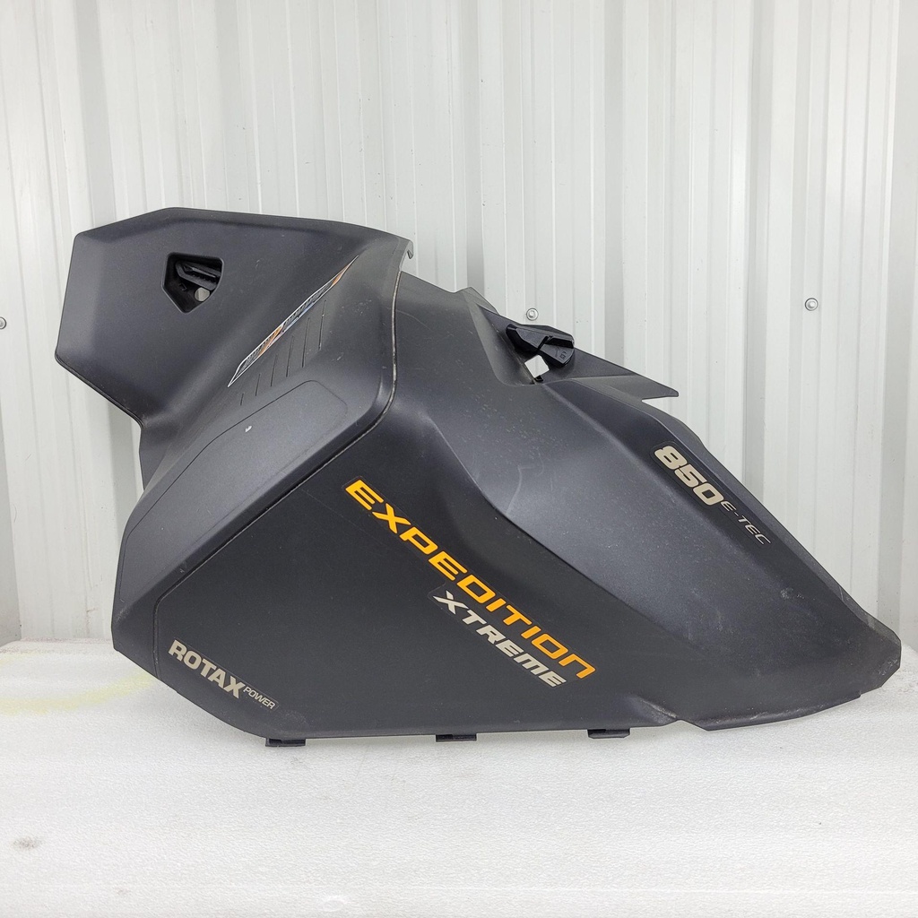 deep black, rh panel
