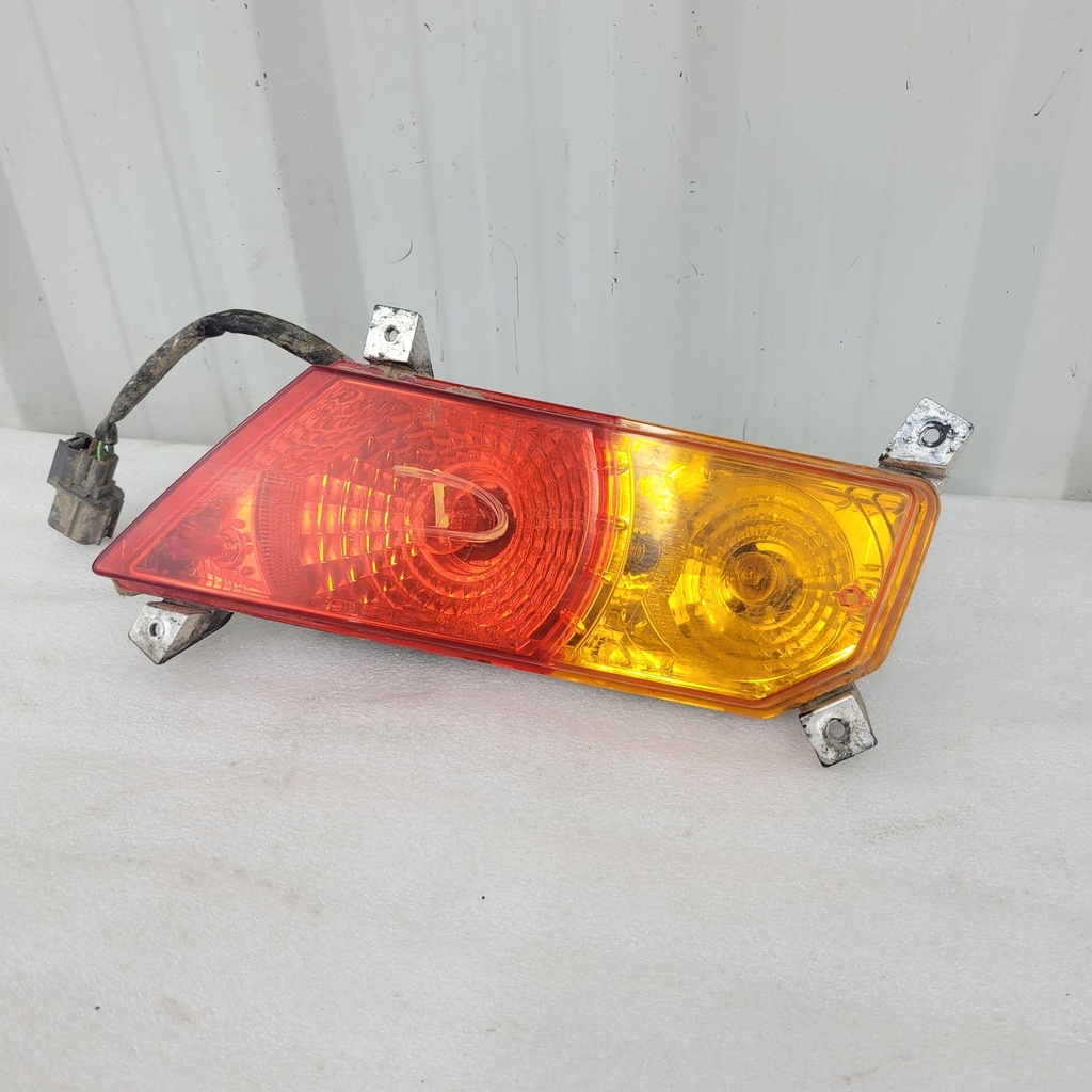 [CF01121] tail light,rh