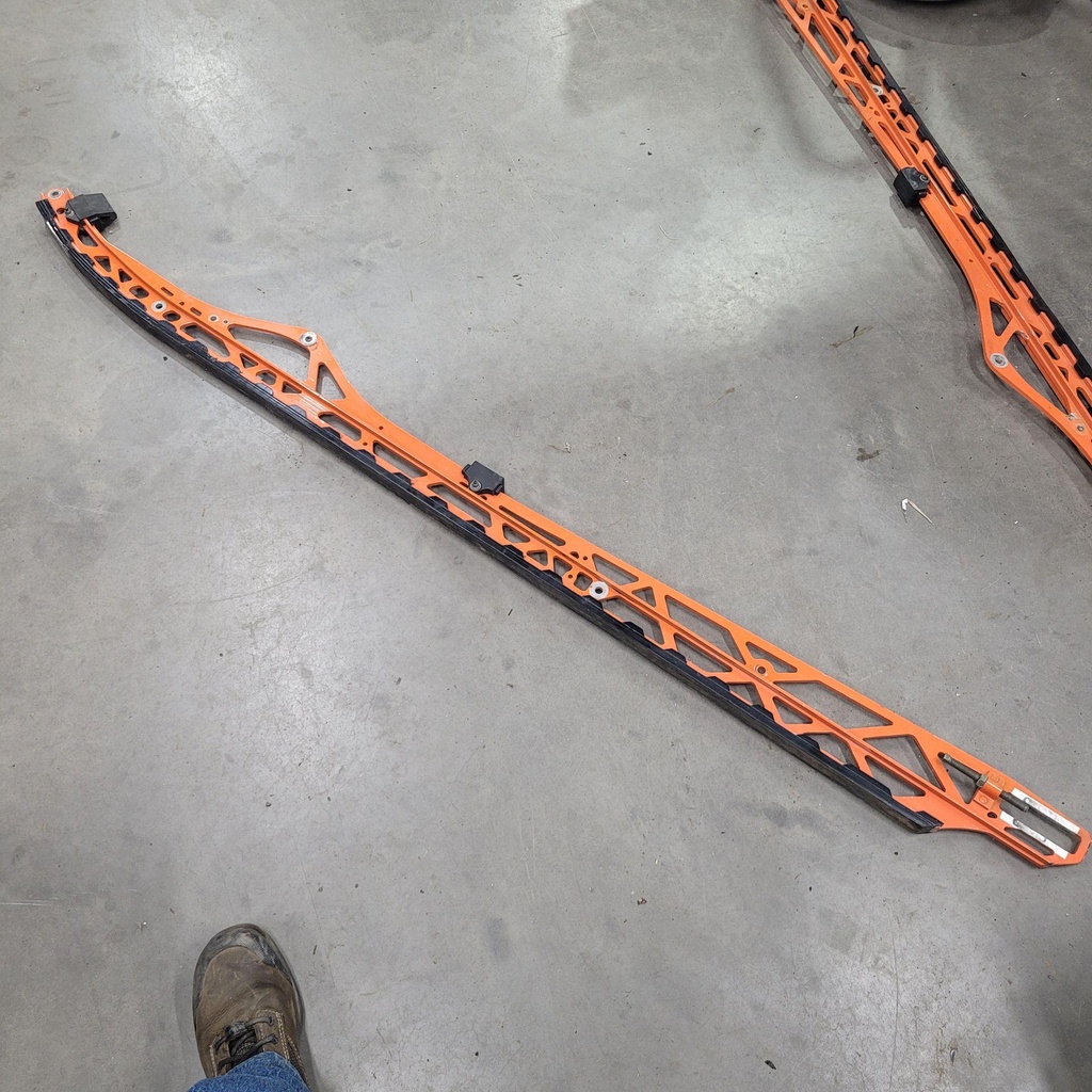 [1544909-647-001] asm-rail,165 bsc,3.5p,rh p org[incl. 12,13]