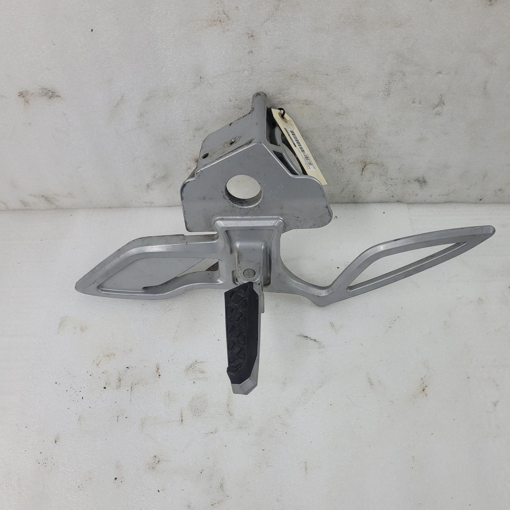 [705003050-001] rh front foot peg support (705003050-001)