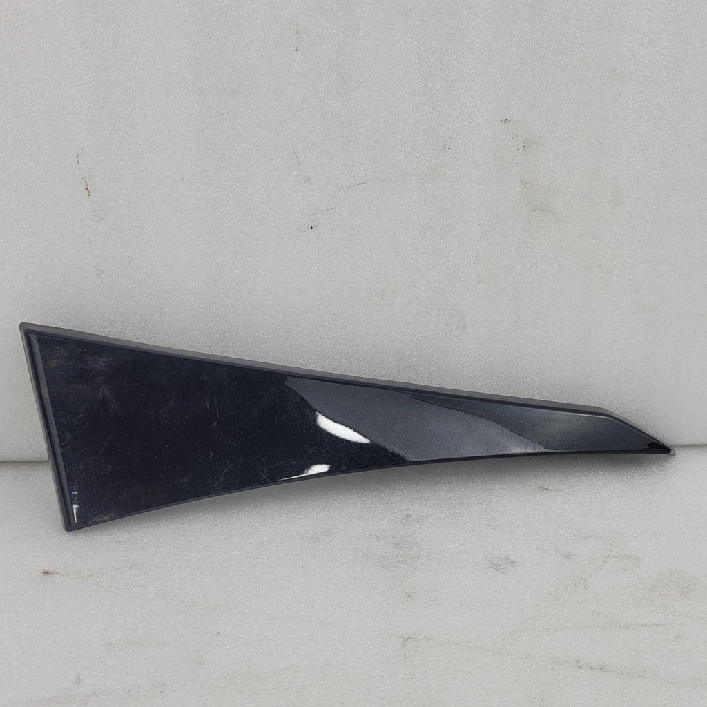 [705015602-001] timeless black, lh rear panel trim