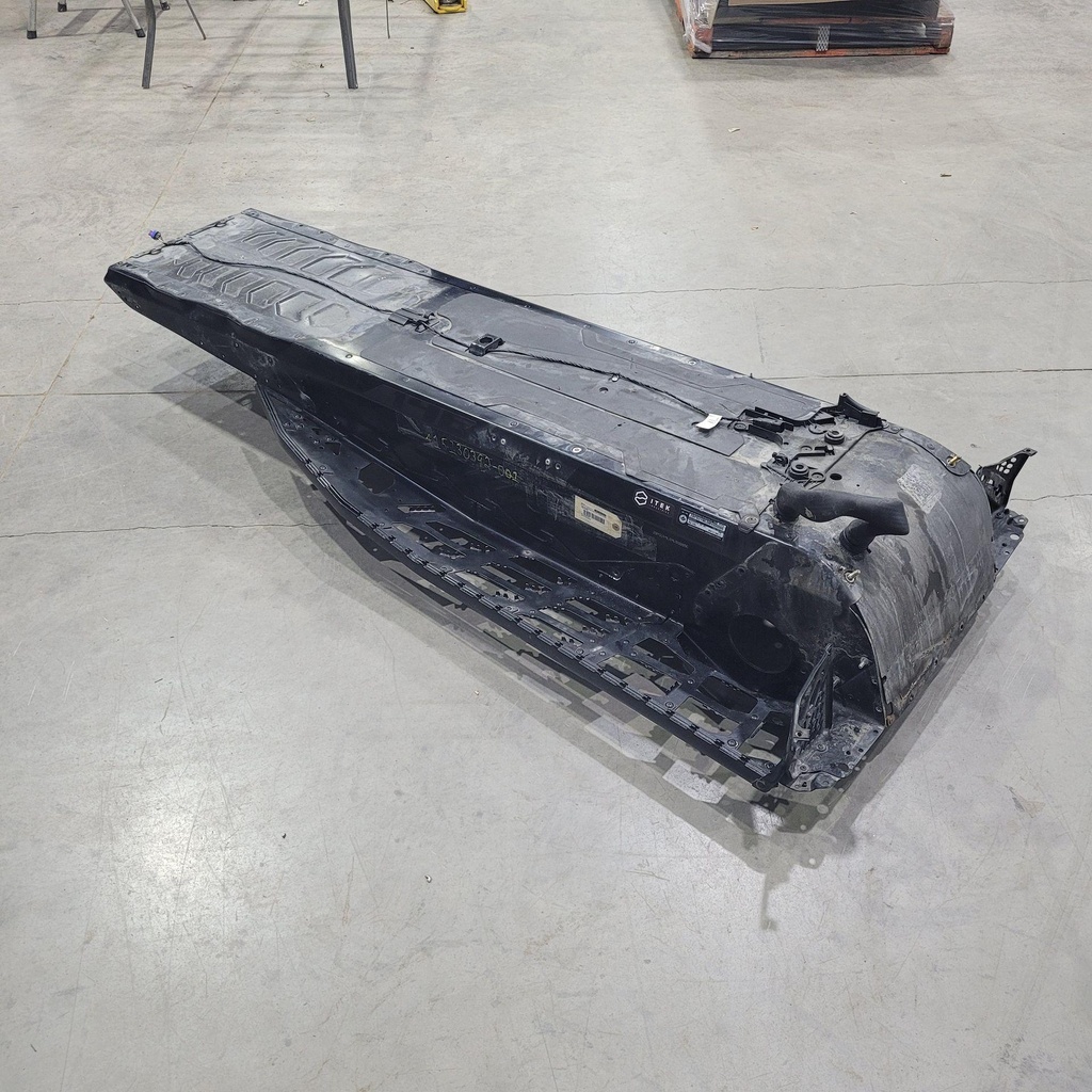 (new ref. 415130561) deep black, chassis tunnel module 146" model deep black with 146" rear suspension