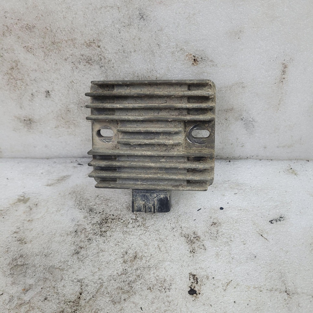 [0824-037-001] regulator,voltage (w/tach signal) (0824-037-001)