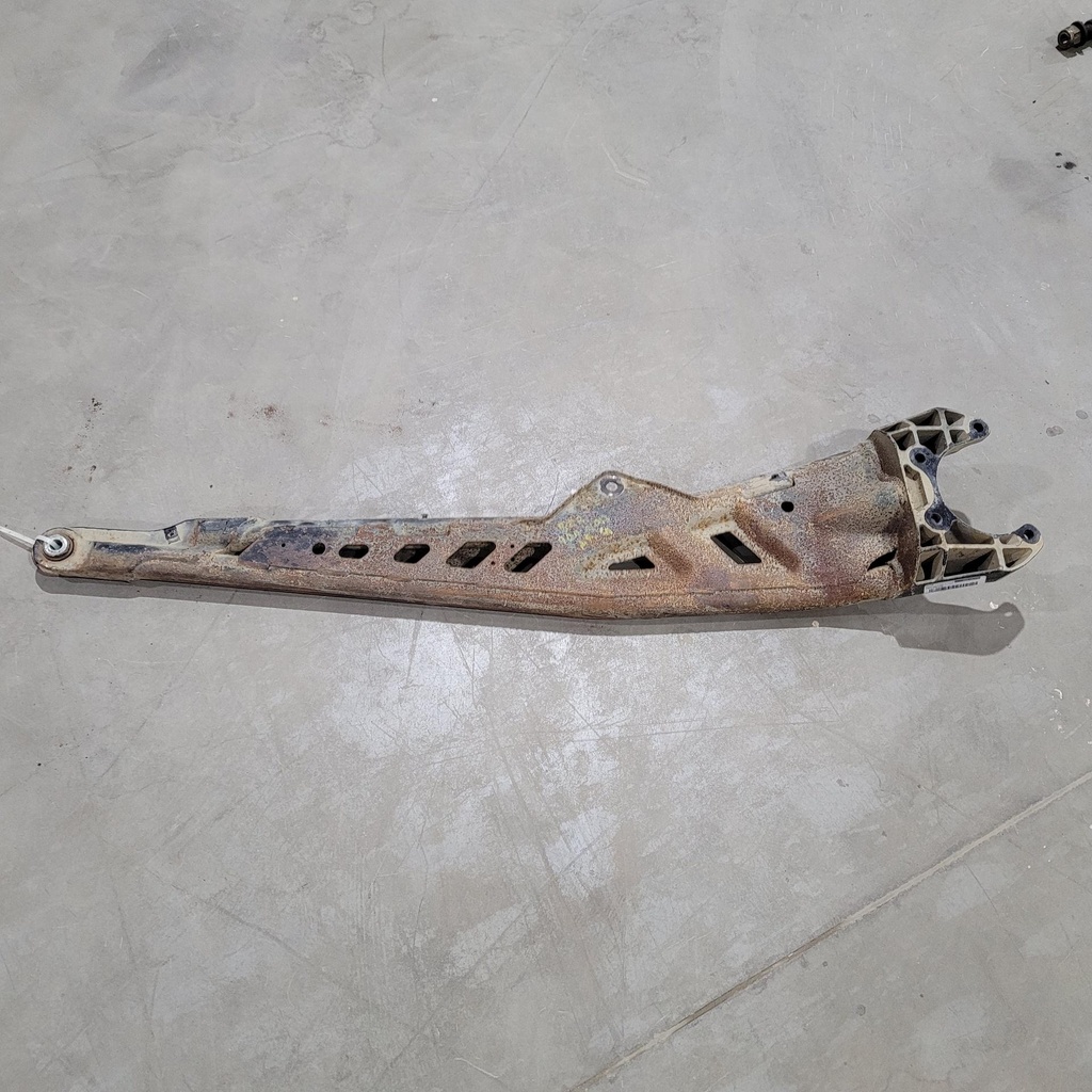 [1017465-458-001] TRAIL ARM WELD, LEFT (1017465-458-001)