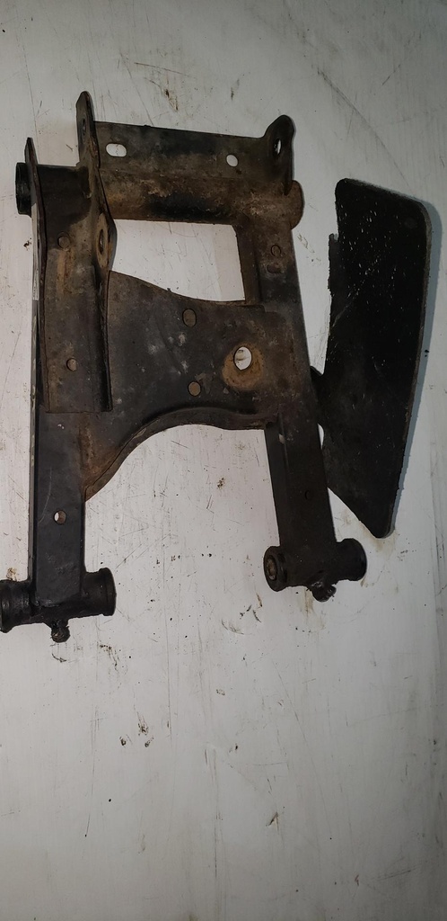[1018207-458-001] CONTROL ARM WELD REAR LOWER LEF (1018207-458-001)