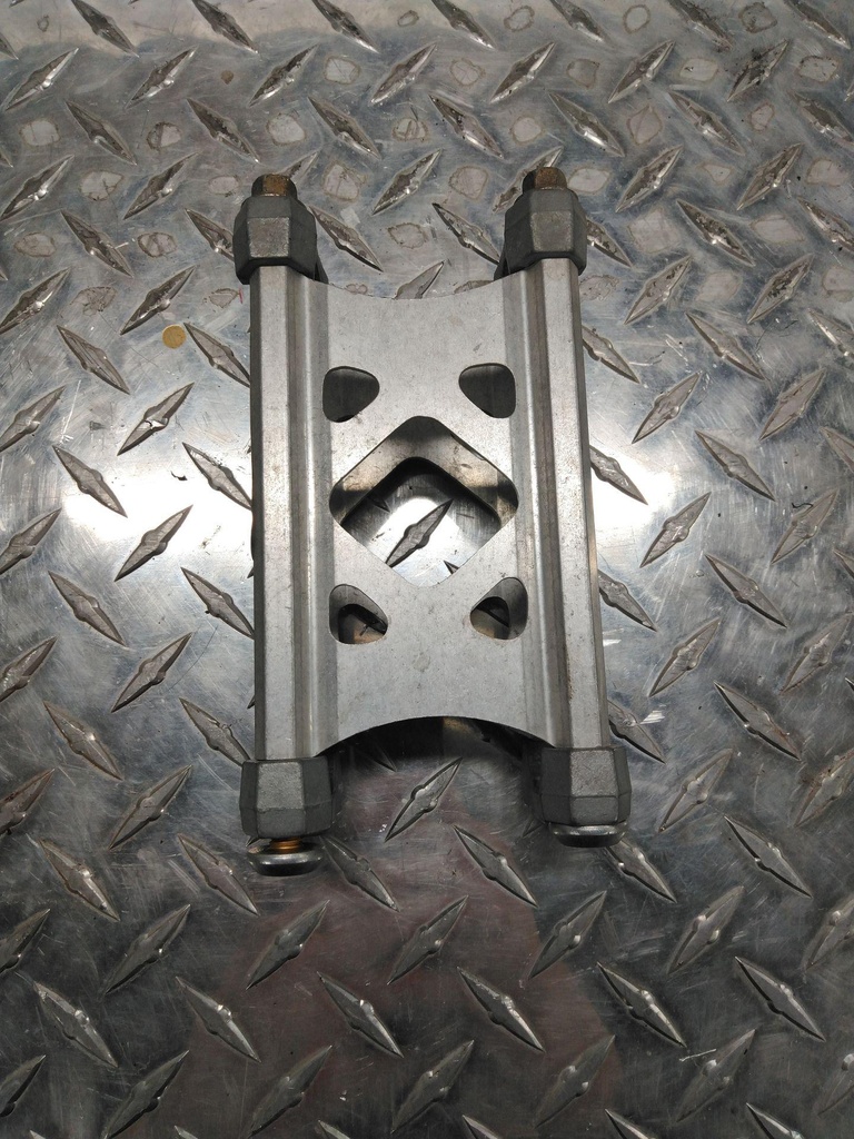 [1605-035-001] ARCTIC CAT RISER - 1605-035 (1605-035-001)