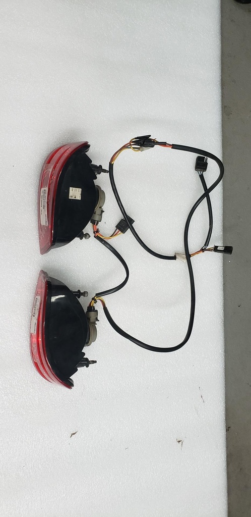 [2410327-001] REFLECTOR ASSEMBLY, LEFT (2410327-001)