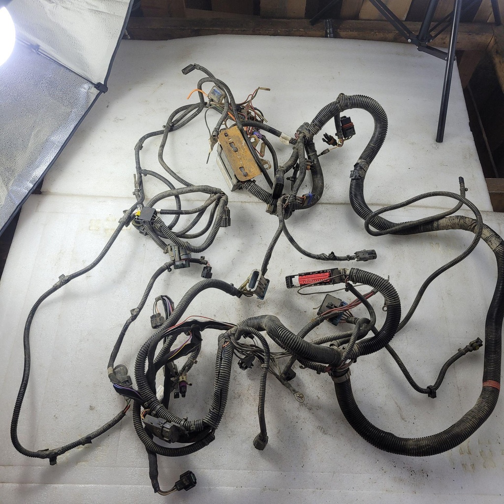 [2411573-001] HARNESS-CHASSIS