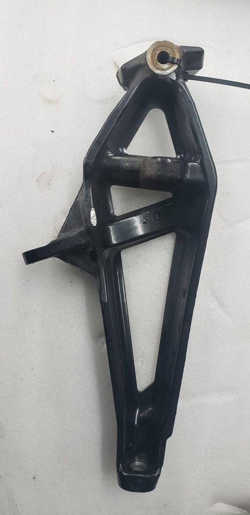 [2703-988-001] Spindle, Steering - Right Black (inc. 2) (2703-988-001)