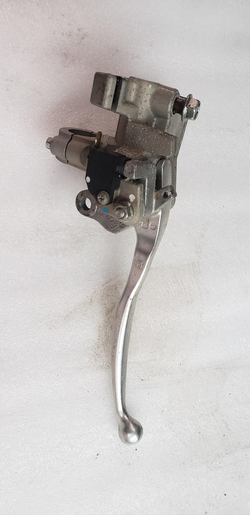 [2UDF583V0000-001] Rr. Master Cylinder Assy (2UDF583V0000-001)