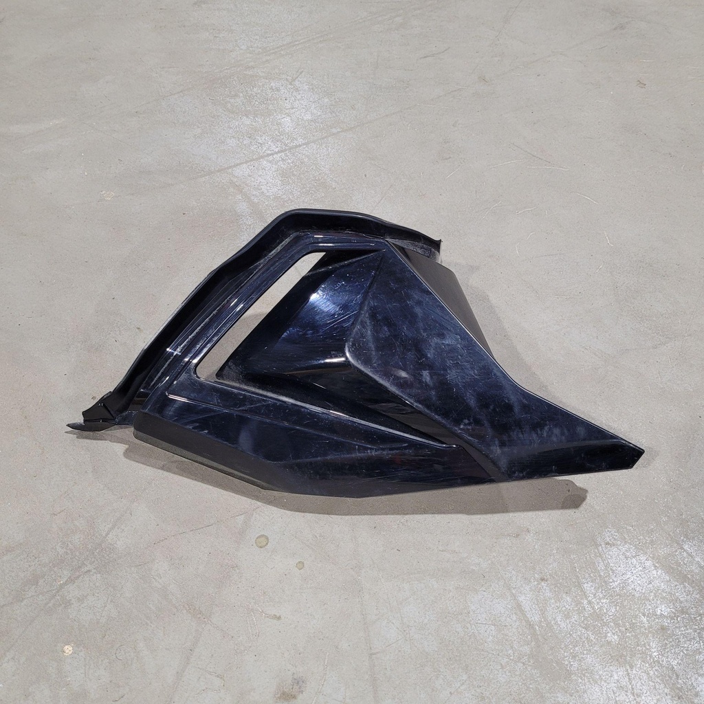 [502007298-001] black - lh side bottom pan panel model black except package backcountry (502007298-001)