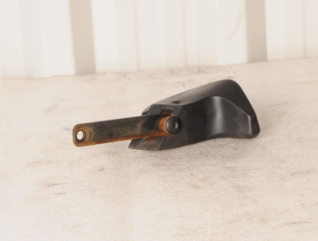 [504152837-001] handle (504152837-001)