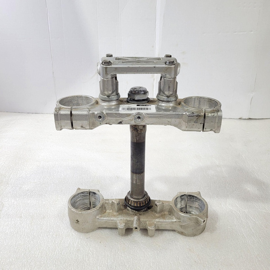 [51311-29F00-001] bracket fr fork upr (51311-29F00-001)