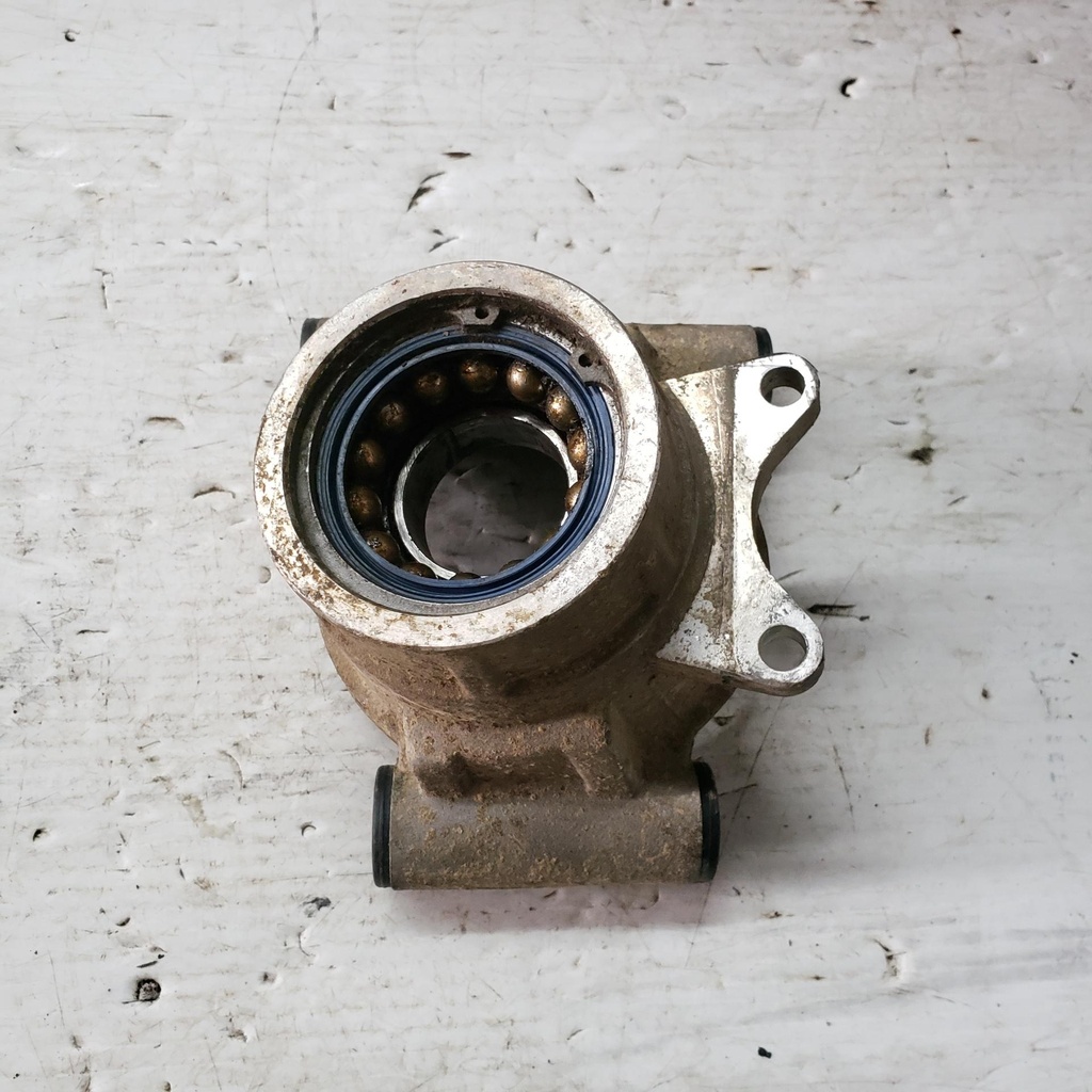 [5138502-001] right hand wheel bearing carrie (5138502-001)