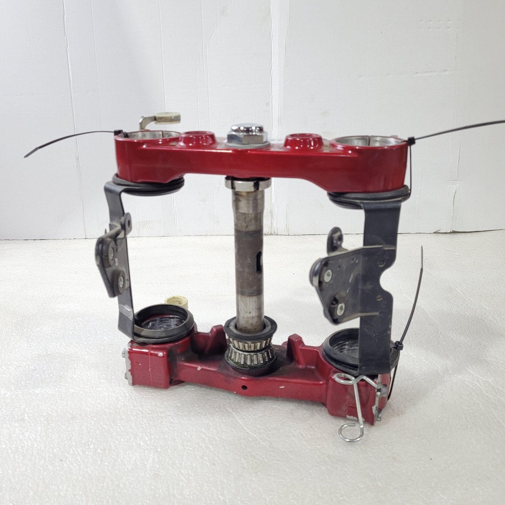 [51410-29F20-001] BRACKET, FRONT FORK UN (51410-29F20-001)