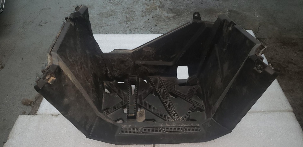 [5452939-070-001] footwell, right, gloss black[a85a7][a8ca7][a8ca1] (5452939-070-001)