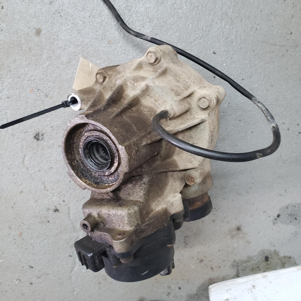 [5KM461601500-001] YAMAHA Front Axle Gear Case Comp - 5KM-46160-15-00 (5KM461601500-001)