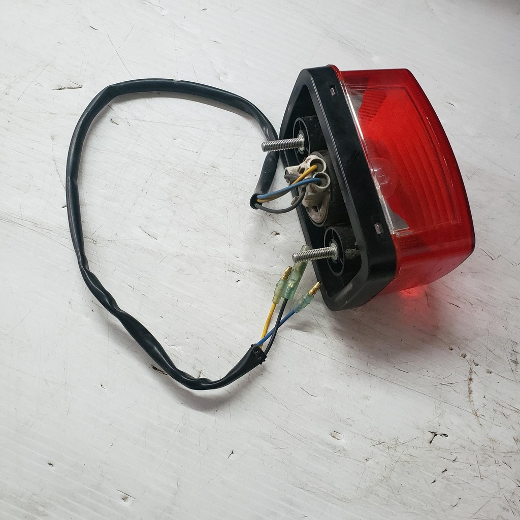 [5KM847100000-001] (new ref. 5km-84710-01-00) taillight unit assy (5KM847100000-001)