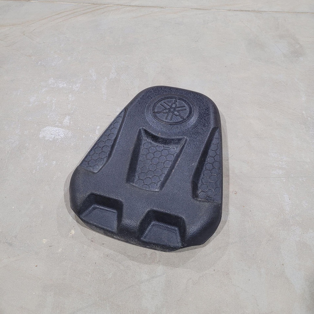[5UGF472L5000-001] head rest (5UGF472L5000-001)