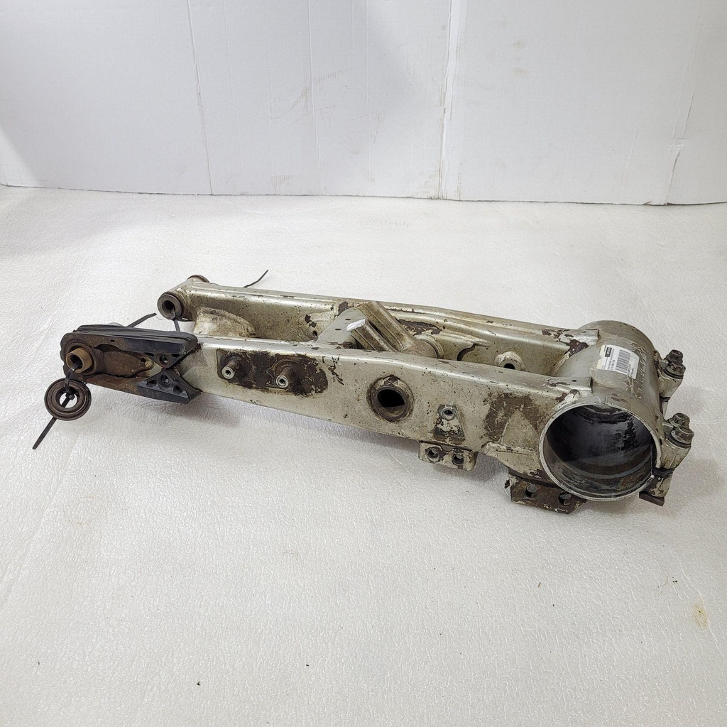 [61101-45813-YD8-001] REAR SWINGARM - 61101-45813-YD8 SUZUKI (61101-45813-YD8-001)