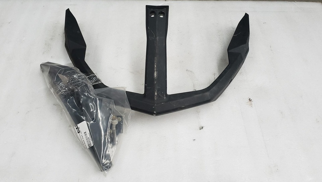 [860201228-001] Pare-Chocs Avant Coulé XC - 860201228 ski doo (860201228-001)
