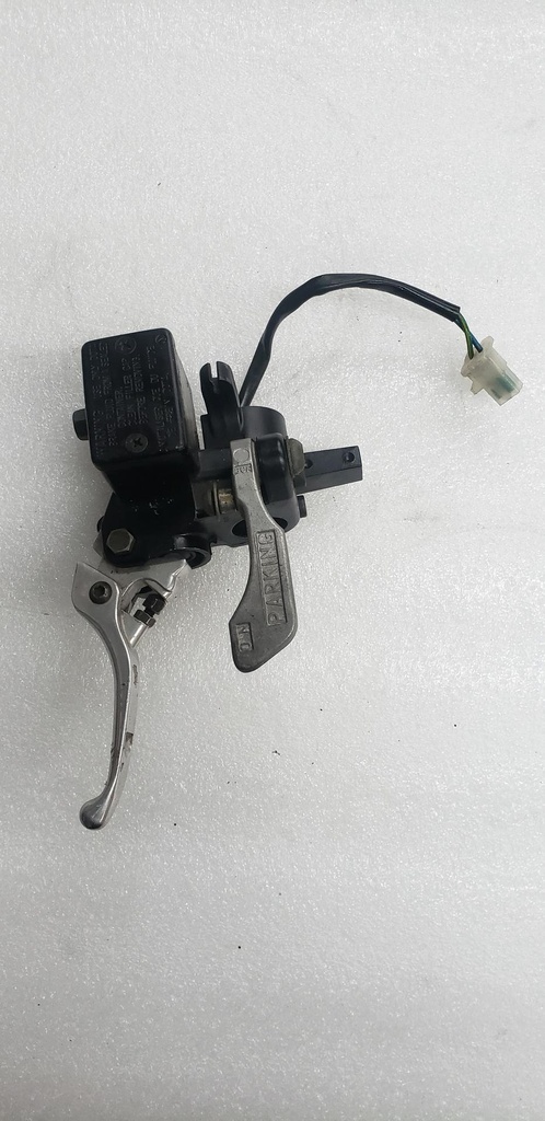 [8FAW25870000-001] master cylinder sub assy (8FAW25870000-001)
