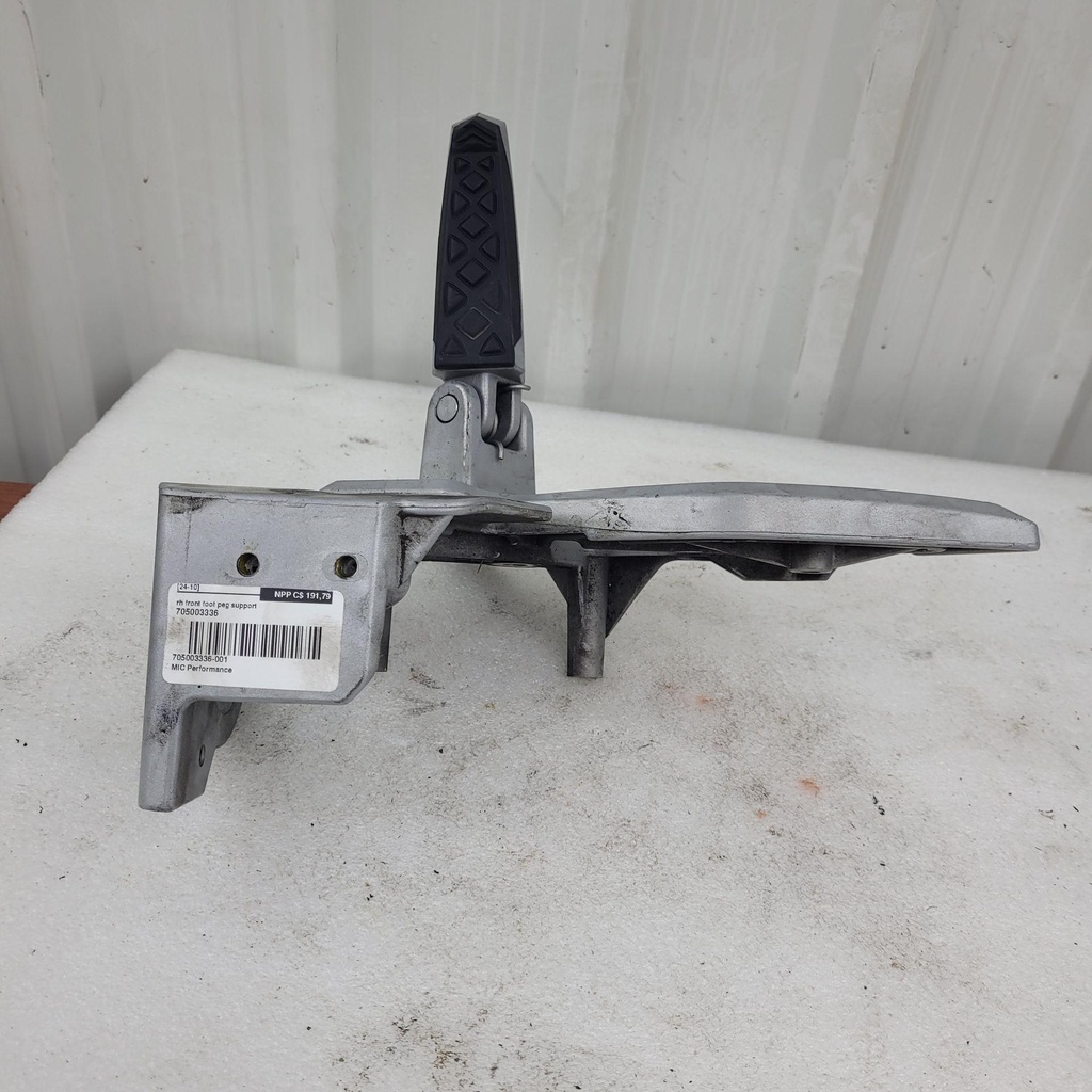 [705003336-001] (new ref. 705004182) rh front foot peg support (705003336-001)
