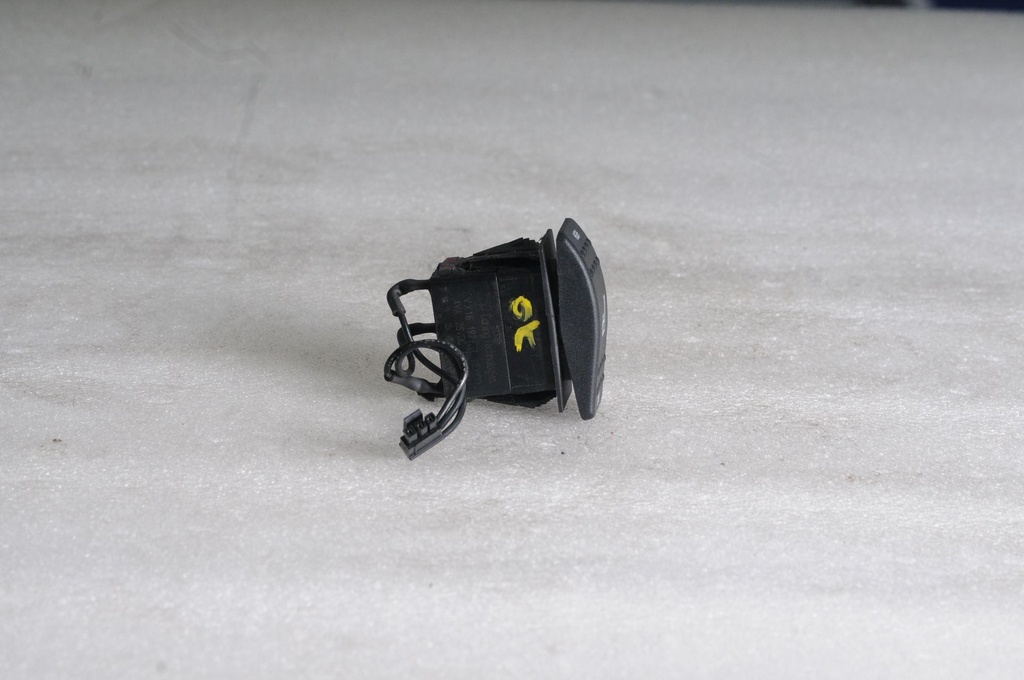 [8JPH26271000-001] Switch